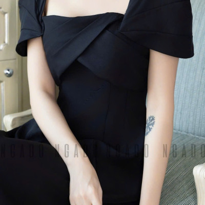 Đầm đen cổ vuông NGADO