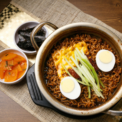 Combo 6 Ly Mì Jin Tương Đen vị bò Ottogi 65gx6