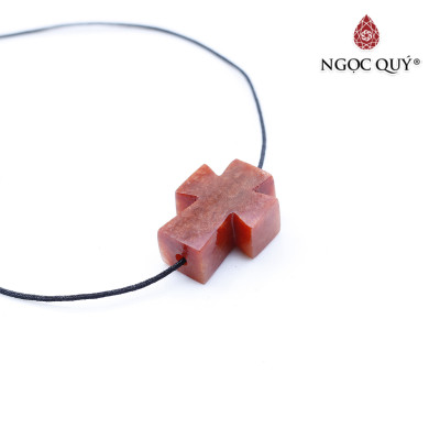 Mặt dây chuyền thánh giá xỏ ngang đá cẩm thạch huyết 20x15.5x7.5 mm mệnh hỏa , thổ - Ngọc Quý