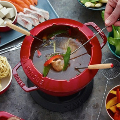 Bộ Fondue Staub Màu Đỏ Cherry – 18cm