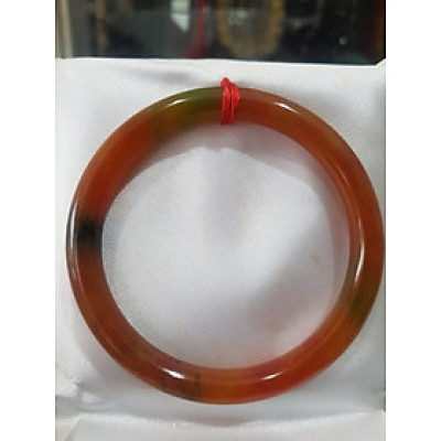 Vòng Mã Não Tứ Quý đỏ cam bóng Ni 55mm chột 7mm nặng 54kg đến 62Kg đeo đẹp là món trang sức tuyệt vời cho những cô nàng yêu thích phong cách thanh lịch và sang trọng ạ