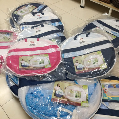 Màn đỉnh rộng tự bung cao cấp Mộc Miên loại trắng viền hồng loại 1m6x2m - 3 cửa 