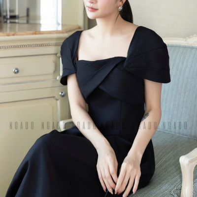 Đầm đen cổ vuông NGADO