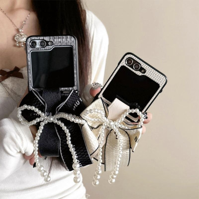 Ốp Lưng Cho Samsung Galaxy Z FLip 6 / Z Flip 5 / Z Flip 4 Smile Đính Đá Nơ To Bản Kèm Dây Ngọc Trai Cầm Tay Xinh Xắn