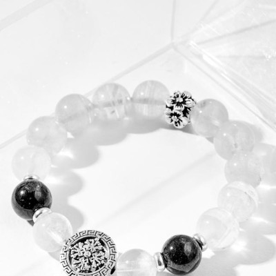 Vòng tay thạch anh ưu linh trắng charm hoa bạc Ngọc Quý Gemstones