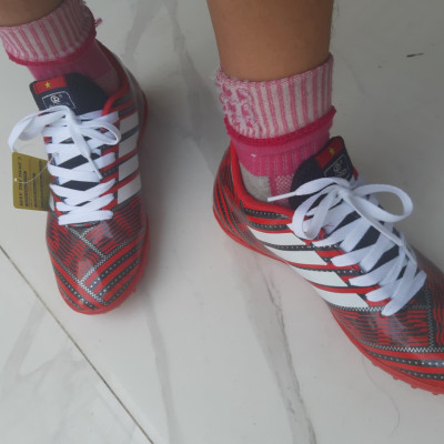 GIÀY ĐÁ BÓNG SÂN CỎ NHÂN TẠO 13C ĐỎ ĐÃ MAY ĐẾ