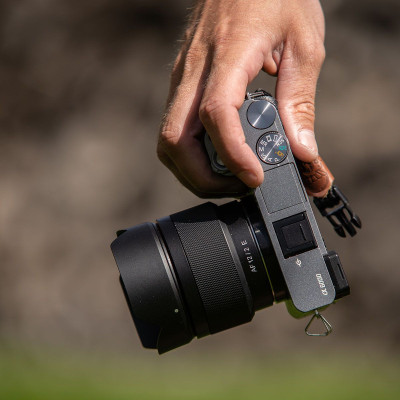 Ống kính góc rộng 12mm cho Sony A6000 series - Samyang AF 12mm F2 - Hàng chính hãng