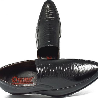 Giày nam Huy Hoàng da bò vân đà điểu màu đen HT7795