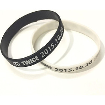 Vòng tay TWICE cao su comb 2 cái 