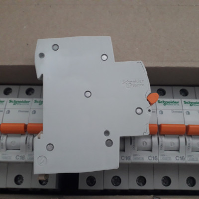 Cầu dao điện DOM11342 MCB 1P-16A Schneider