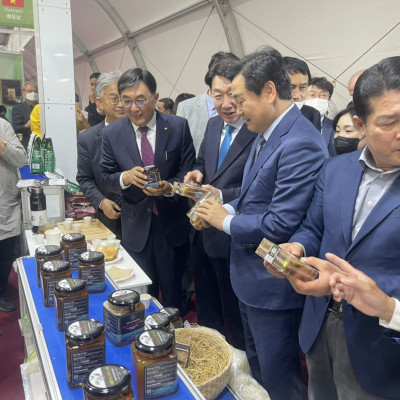 Combo 2 Mật Ong Hoa Cà Phê Jade Mountain Kết Tinh Tự Nhiên Chất Lượng Tốt 380ml