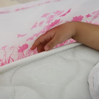 Màn Chụp Tự Bung Đỉnh Rộng Có Viền Chân Mộc Miên - Trắng Viền Hồng