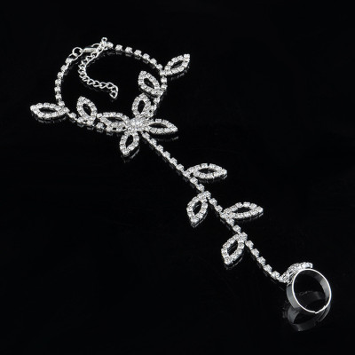 Lắc tay lắc chân kèm nhẫn hoạ tiết lá đính đá sang chảnh