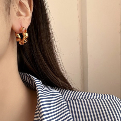 Bông tai tròn dáng xoắn sang trọng cho nữ