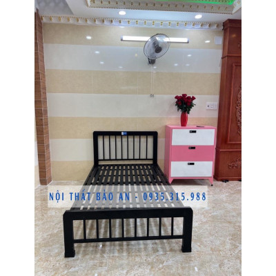 Giường sắt mỹ nghệ vuông BẢO AN 1M4X2M