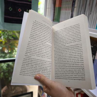 Sách - Superstition and Science: Mystics, sceptics, truth-seekers and charlatans by Derek Wilson - History/ Nonfiction/ Science In English