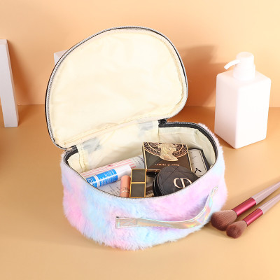 Túi đựng mỹ phẩm chữ LOVE , đựng đồ trang điểm , cá nhân , có quai xách chắc chắn ,đường may tỉ  mỉ , chống thấm , họa tiết trẻ trung ,trang nhã , rất hợp đi chơi , du lịch , tiệc 