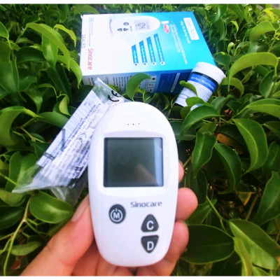 Máy Đo Đường Huyết, Máy Đo Lượng Đường Trong Máu Tại Nhà Safe Accu tặng que đo và kim thử máu hàng cao câp