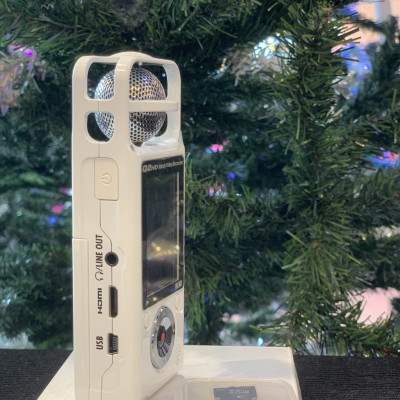 Máy quay cầm tay ZOOM Q2HD – Hàng Chính Hãng