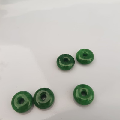 Bộ 5 đồng tiền đá cẩm thạch tự nhiên xanh ngọc đậm đều đẹp  Nữ Phối vòng tay,mặt dây chuyền vàng đeo cực kỳ xinh xắn ạ  Size hạt 9mm x dầy 3,8mm x lỗ ở giữa đk 2mm mệnh Thủy Mộc Hỏa ạ