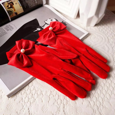 Găng tay chất liệu nhung đính nơ ngọc trai màu đỏ tươi cho Cô dâu và Dạ hội, đi tiệc, sự kiện, đạo cụ cosplay, chụp ảnh, studio MS: 45451