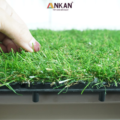 Vỉ Cỏ Nhân Tạo Thương Hiệu ANKAN, Kết Hợp Với Vỉ Gỗ Lót Sàn Để Lót Ban Công, Sân Vườn, Phòng Tập Gym, Khu Resort, Cỏ Nhân Tạo Loại Tốt, An Toàn Cho Trẻ Nhỏ, Hàng Xuất Khẩu