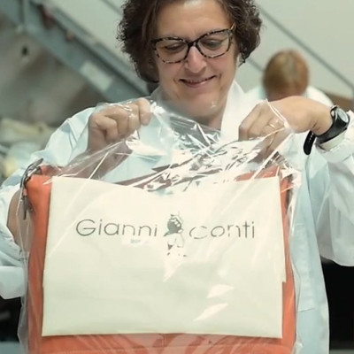 Ví nam cầm tay Gianni Conti Italy 492019BLA CK