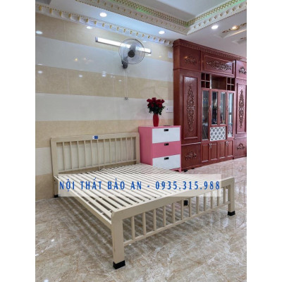 Giường sắt mỹ nghệ vuông BẢO AN 1M4X2M