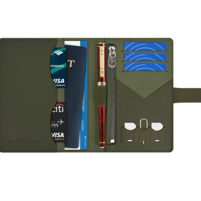 Ví da Wiwu Ambassdor Passport Wallet để thẻ, giấy tờ, vé máy bay có nhiều ngăn và trang bị thêm dây đai chắc chắn - Hàng chính hãng