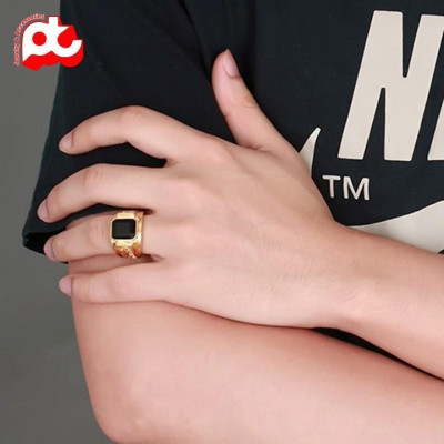 Nhẫn nam titan cao cấp thời trang chạm rồng 2 bên trangsucpt đá đen mạ vàng thép không gỉ PTNNA254