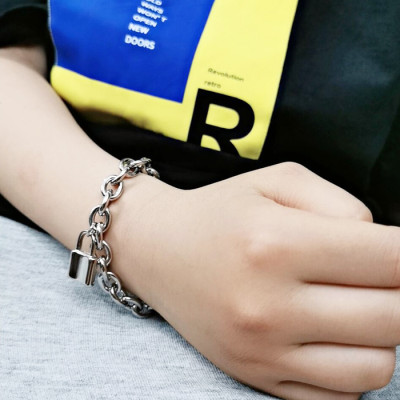 Lắc tay xích bản đại vòng khoá hot trend giới trẻ