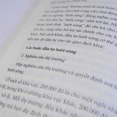 Combo 2 Cuốn Sách Dành Cho Dân Bất Động Sản: Định Hướng Đầu Tư - Triệu Phú Bất Động Sản Tự Thân Và Đầu Tư Bất Động Sản Khôn Ngoan