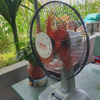 Quạt Kẹp Bình 12V, Có 3 Tốc Độ Gió Khác Nhau, Loại CN B3, Cánh 30cm gió mạnh.