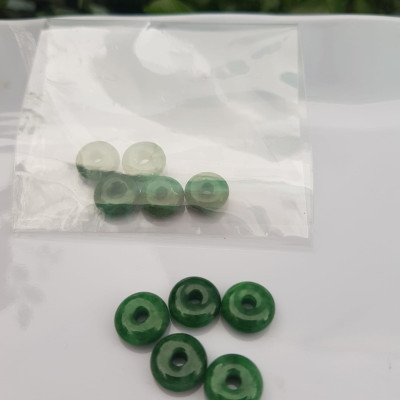 Bộ 5 đồng tiền đá cẩm thạch tự nhiên xanh ngọc đậm đều đẹp  Nữ Phối vòng tay,mặt dây chuyền vàng đeo cực kỳ xinh xắn ạ  Size hạt 9mm x dầy 3,8mm x lỗ ở giữa đk 2mm mệnh Thủy Mộc Hỏa ạ