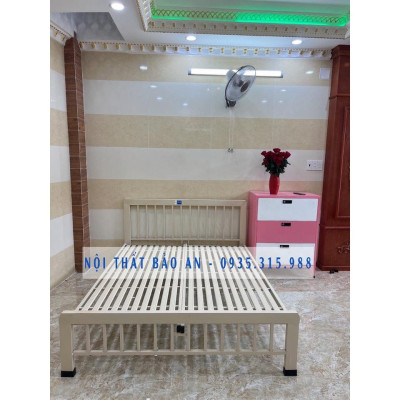 Giường sắt mỹ nghệ vuông BẢO AN 1M4X2M