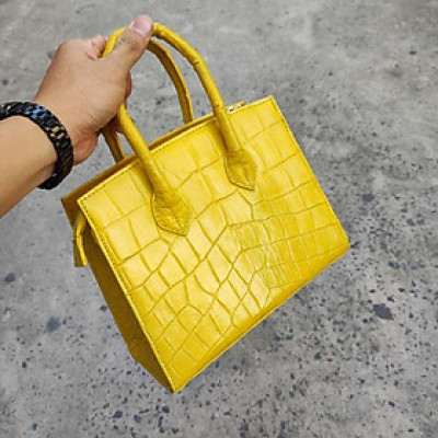 Túi xách nữ cắt may thủ công. Da cá sấu màu vàng đẹp nổi bật!