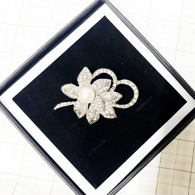 Trâm cài áo hoa ngọc trai sang trọng - Cài áo sang trọng màu bạc cho nữ - Cài áo nữ sang trọng