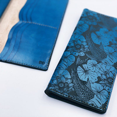 Ví nữ cầm tay da bò handmade họa tiết cá Koi