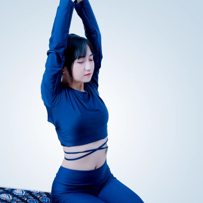 Bộ Đồ Thể Thao Nữ LMcation - Áo Đa Năng Joyce Crop Top & Quần Lửng Rita - Màu Xanh Đen