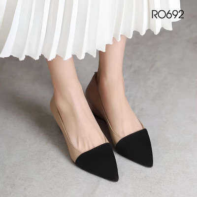 Giày nữ đế xuồng, mũi nhọn, phối màu ROSATA RO692 - 4p - Be - BKSTORE