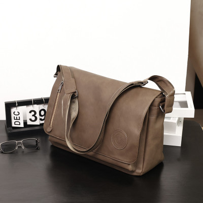 Túi đeo chéo nam kiểu dáng mới - BEE GEE DCN9402