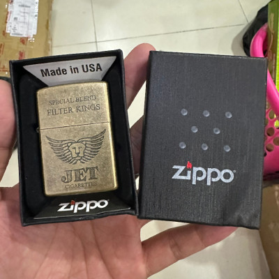 Hộp quẹt zippoo bao thuốc Jet hàng chính hãng USA vỏ đồng nguyên khối có tem đỏ 2 mẫu trơn nhám (giao bất kỳ) , Bật lửa zippoo jet vàng (trơn/nhám) độc đáo