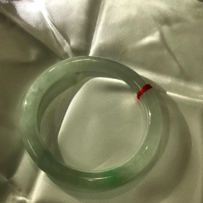 VÒNG CẨM THẠCH TỰ NHIÊN TRLÝ N54 MÀU TRẮNG CẨM THẠCH 1 XÍU XÍU XANH LÁ NHẸ ĐÚNG ĐẸP BÓNG MƯỚT NỮ 52kg Đến 58kg 