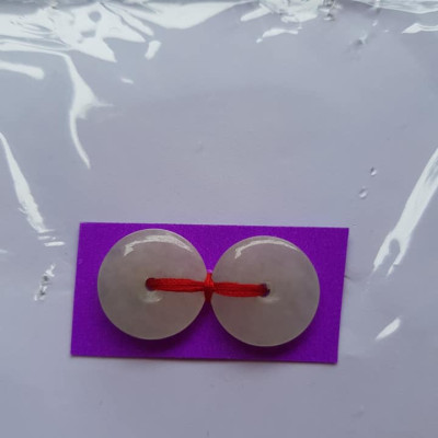 Đôi bông tai đá cẩm thạch trắng tự nhiên đẹp Size đk 15mm x dầy 3mm Nữ về bọc làm đôi bông tai vàng đeo đẹp ạ Mệnh Kim Thủy hợp ạ Chất liệu đá cẩm thạch tự nhiên