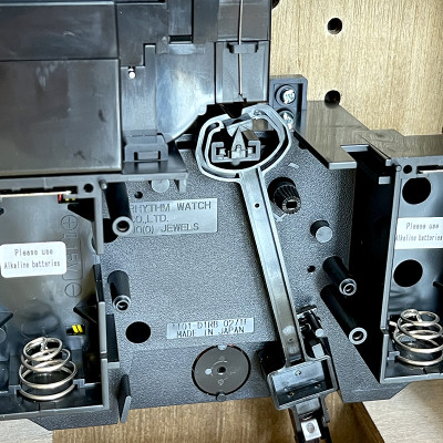 Đồng hồ Cuckoo Nhật Rhythm 4MJ417-R06 Kt 31.1 x 65.0 x 16.5cm, 1.62kg Vỏ gỗ. Dùng Pin.