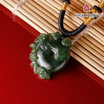 Mặt dây chuyền đồng điếu ngọc bích khắc hoa 33x39x6mm mệnh mộc, mệnh hỏa - Ngọc Quý Gemstones