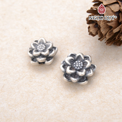 Charm bạc hoa sen xỏ ngang - Ngọc Quý Gemstones