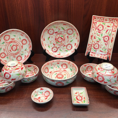 Bộ 12 Sản Phẩm Vẽ Hoa Văn Đỏ Cao Cấp Gốm Sứ Bát Tràng