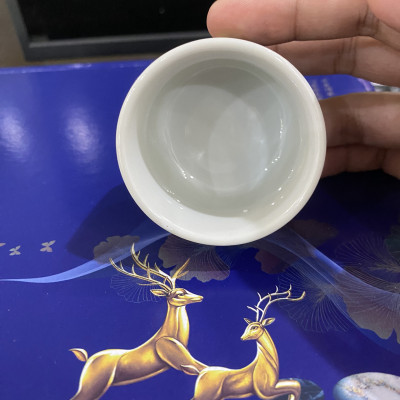 Chén lẻ cho bộ Ấm Pha Trà Cối Xay, Hoa Văn Đẹp Lòng Chén Trắng Sang Trọng, Chén uống trà cao cấp