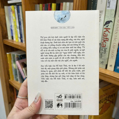 Sách - Thế gian dài hơn bước chân người (Nhã Nam HCM)